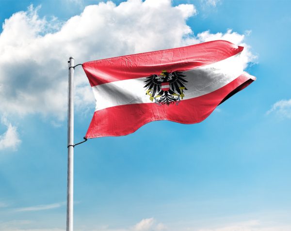 Österreich-Flagge / Österreichische-Fahne / Austria-Fahne mit Wappen