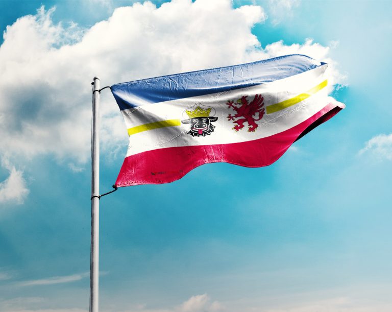 Flagge Mecklenburg-Vorpommern - 90x60 Cm, Wetterfest, Mit Metallösen Für Innen & Außen