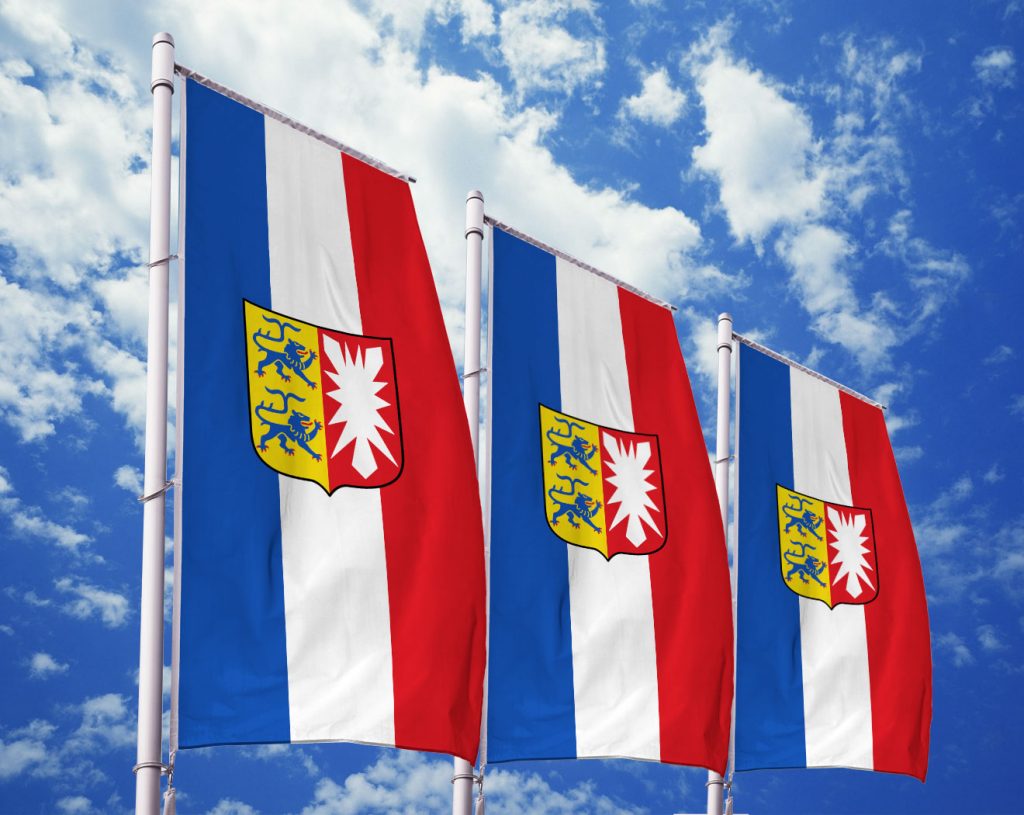 Schleswig-Holstein Flagge 90 X 150 Cm – Aus 100 % Polyester, Doppelt Umsäumt Mit Messingösen